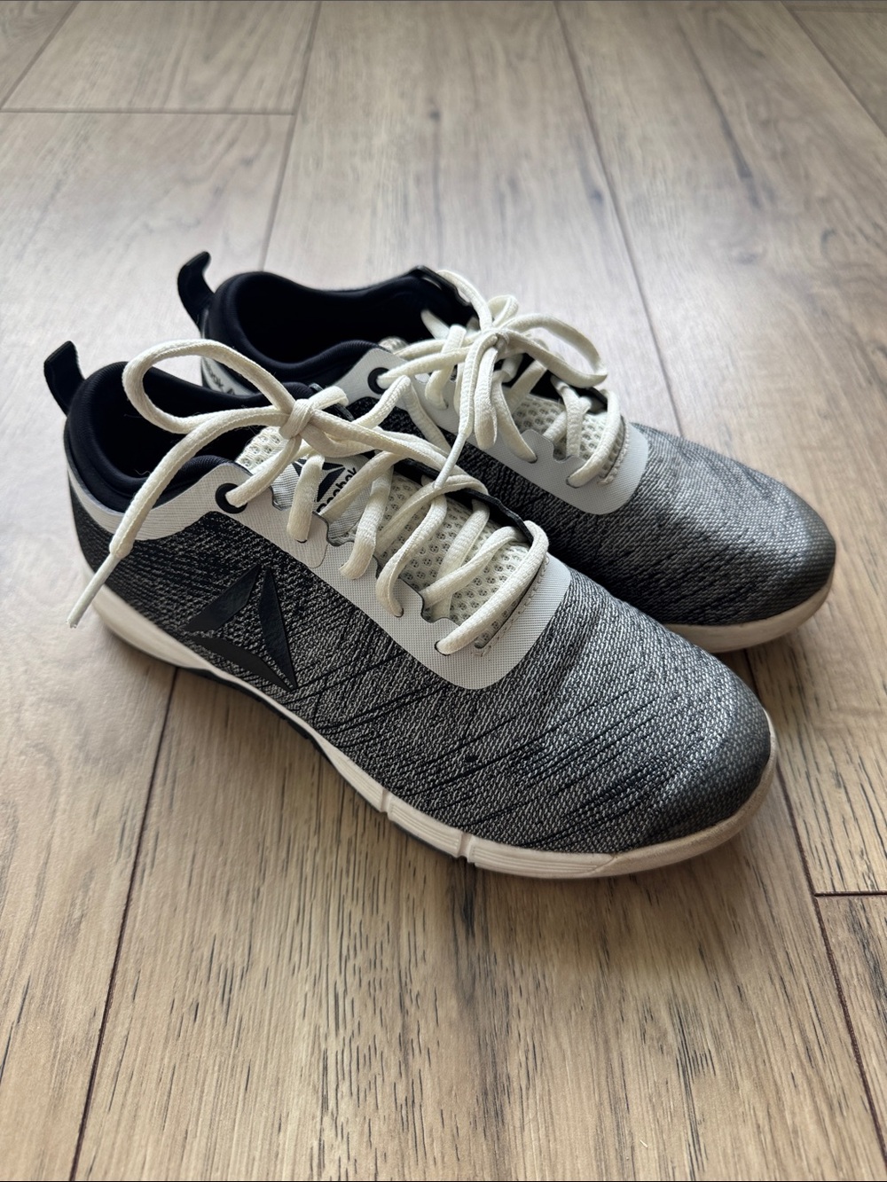 Reebok Women’s 5.5 Black & White Shoes Athletic CrossFit Training Sneakers